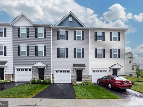 412 RIDGEWOOD DRIVE, ROYERSFORD, PA 19468
