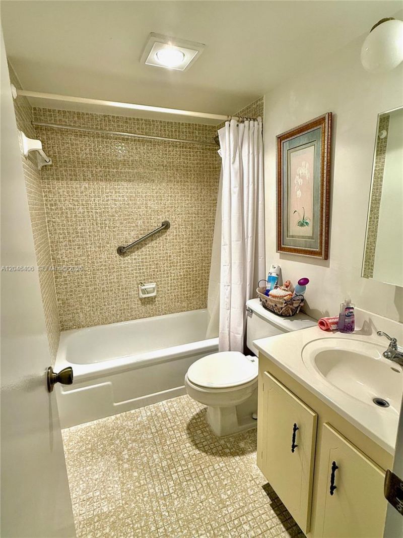 1300 Saint Charles Pl , Unit 402, Pembroke Pines, FL 33026 Photo