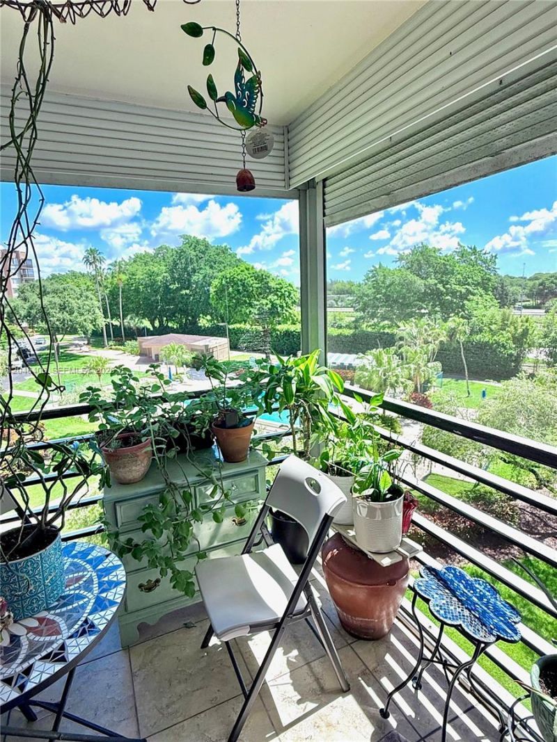 1300 Saint Charles Pl , Unit 402, Pembroke Pines, FL 33026 Photo