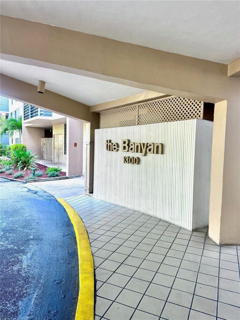 1300 Saint Charles Pl , Unit 402, Pembroke Pines, FL 33026 Photo