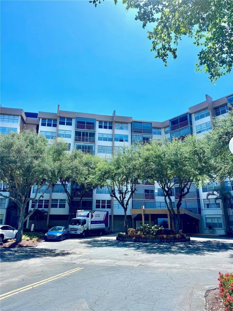 1300 Saint Charles Pl , Unit 402, Pembroke Pines, FL 33026 Photo