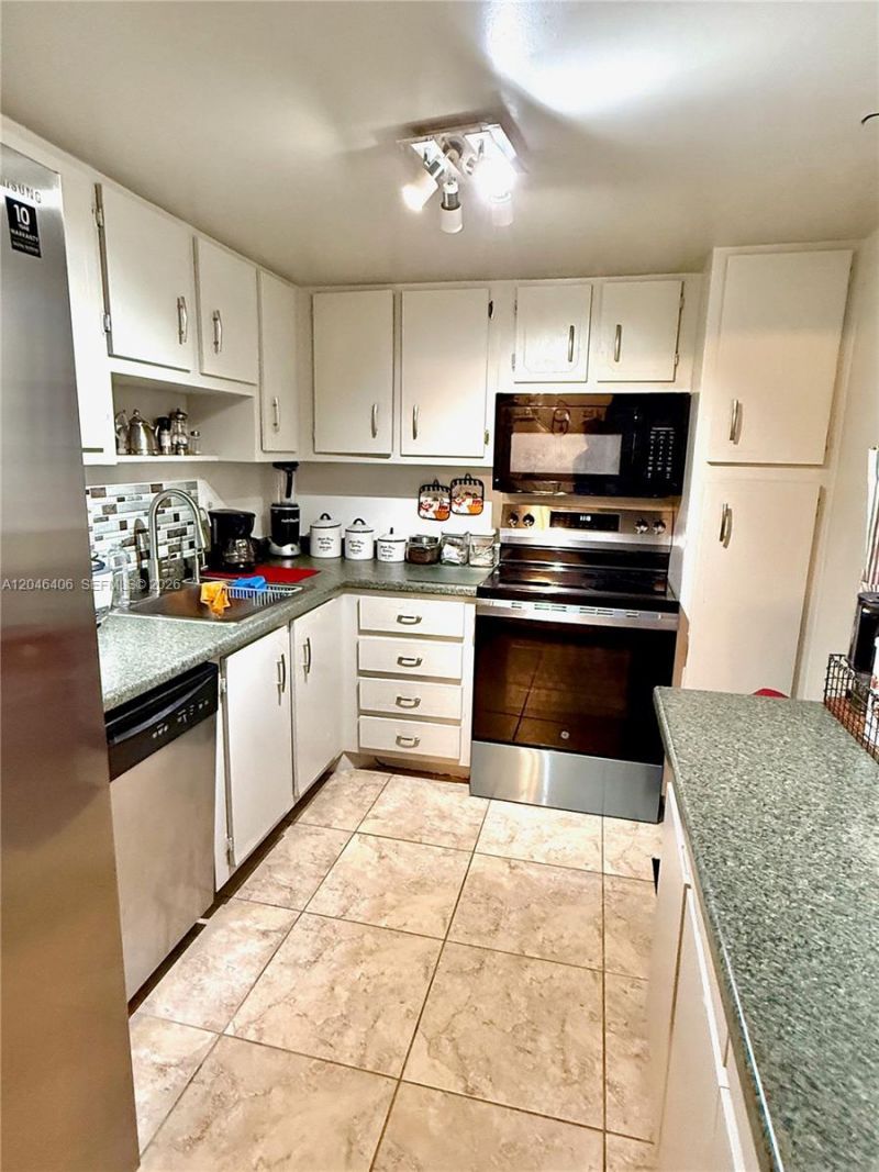 1300 Saint Charles Pl , Unit 402, Pembroke Pines, FL 33026 Photo