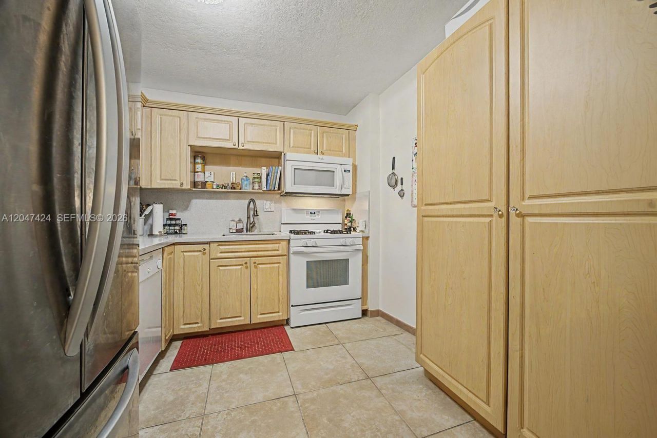 13120 SW 92nd Ave , Unit B-207, Miami, FL 33176 Photo