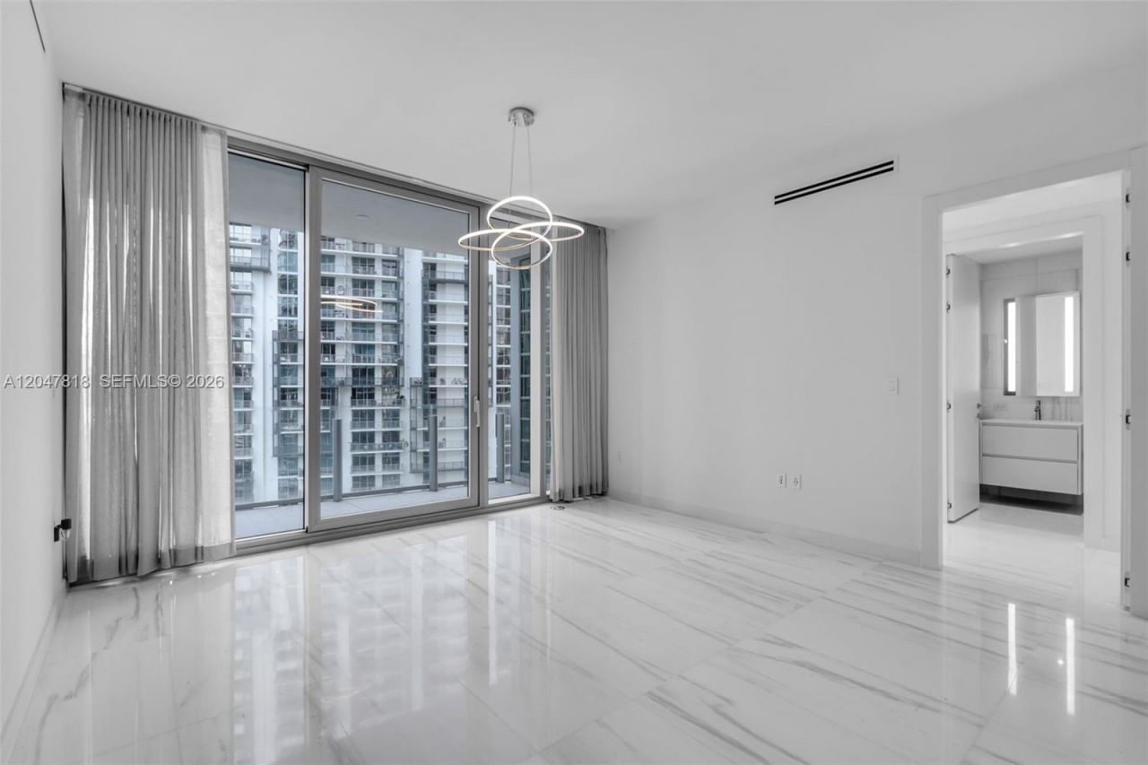 300 Biscayne Boulevard Way, Miami, FL 33131 Photo