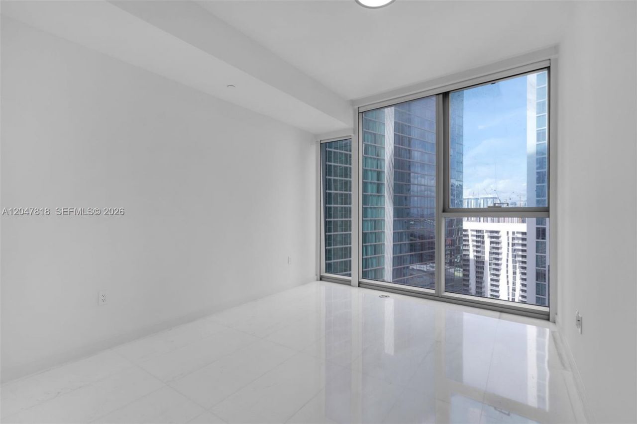300 Biscayne Boulevard Way, Miami, FL 33131 Photo