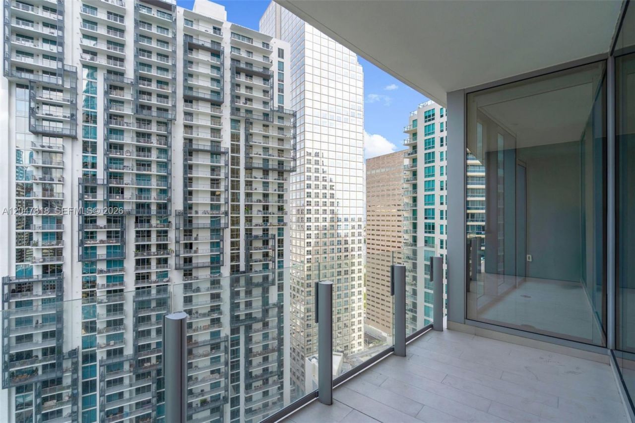 300 Biscayne Boulevard Way, Miami, FL 33131 Photo