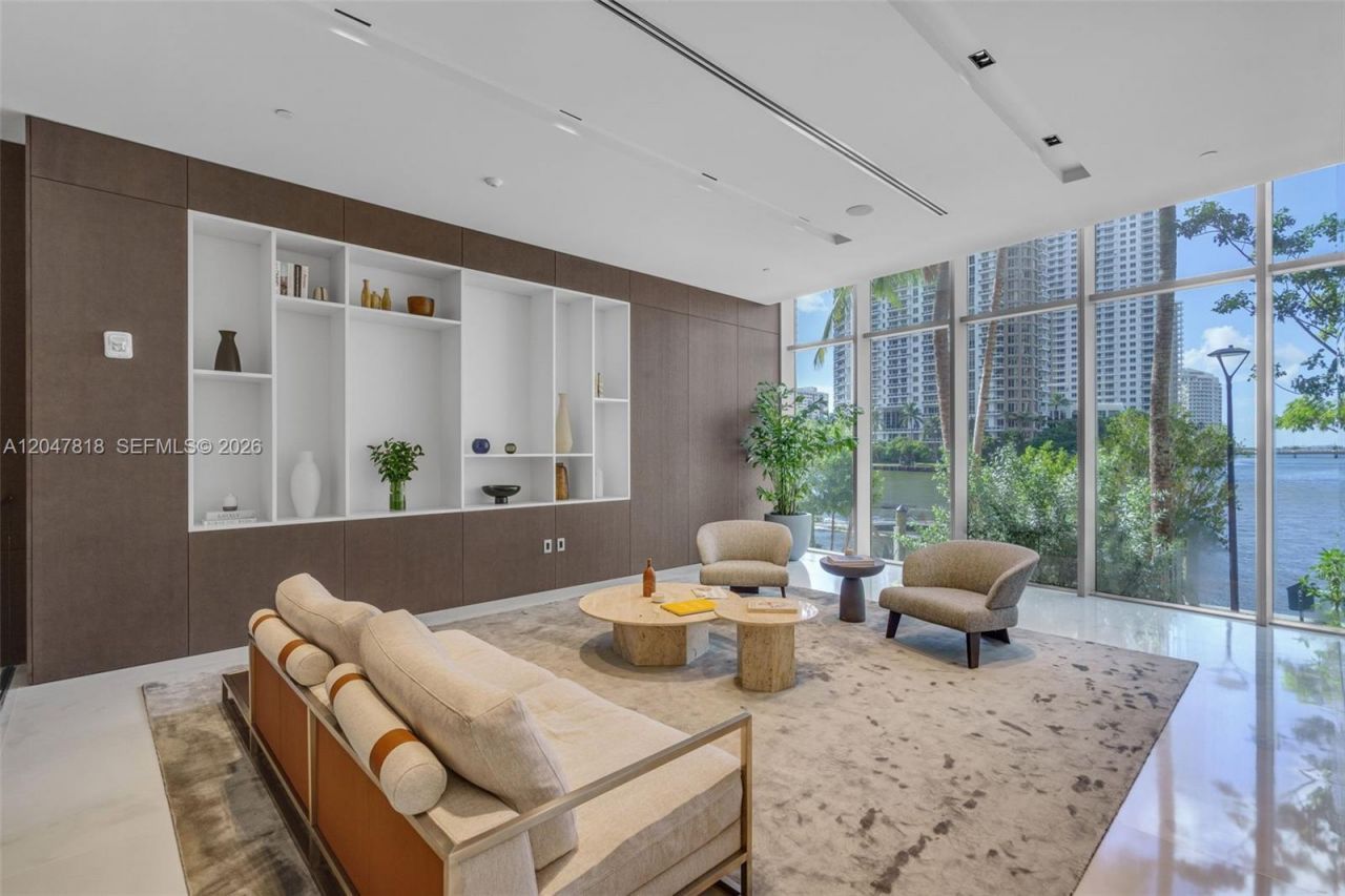 300 Biscayne Boulevard Way, Miami, FL 33131 Photo