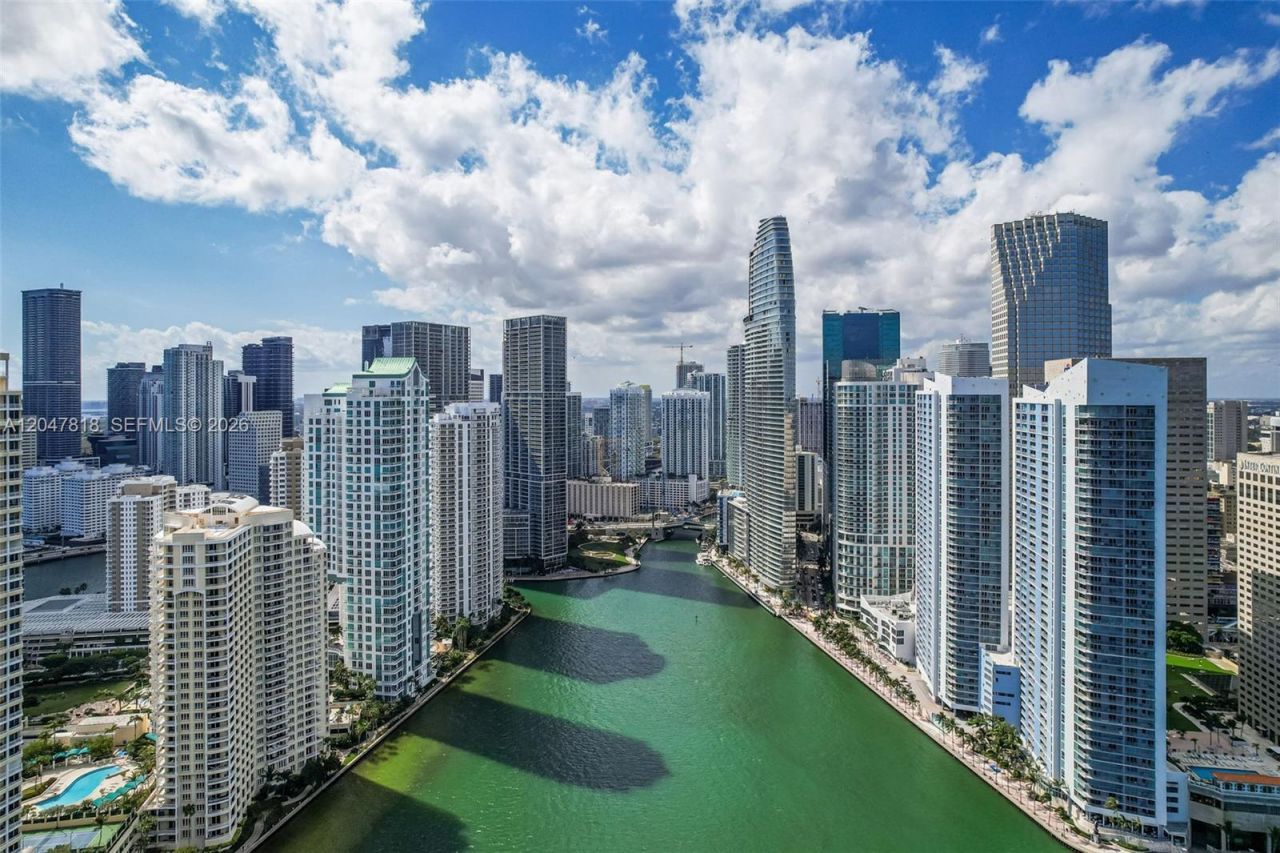 300 Biscayne Boulevard Way, Miami, FL 33131 Photo
