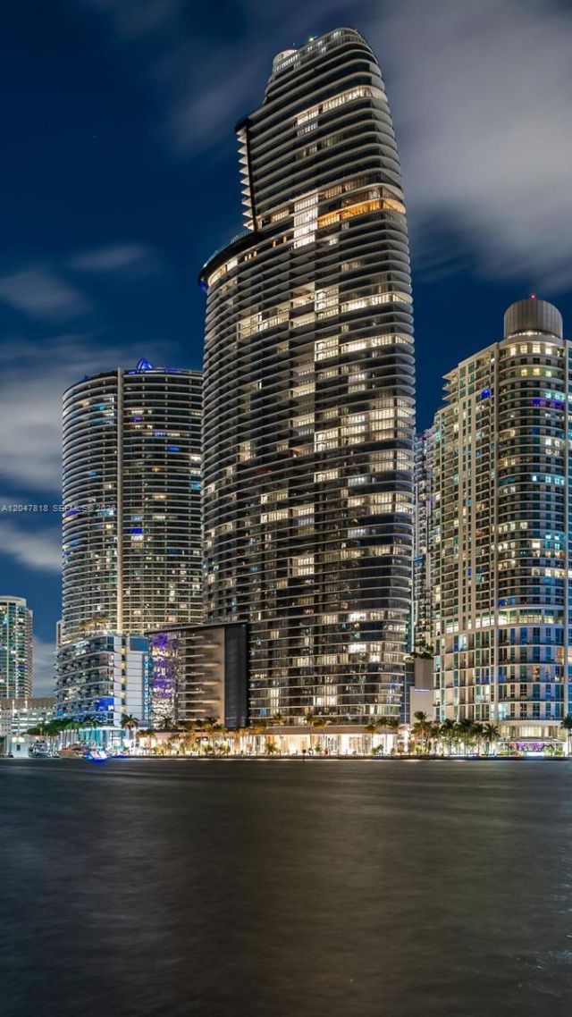 300 Biscayne Boulevard Way, Miami, FL 33131 Photo
