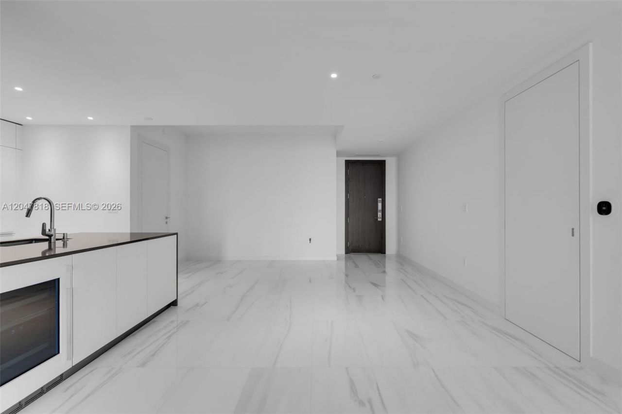300 Biscayne Boulevard Way, Miami, FL 33131 Photo