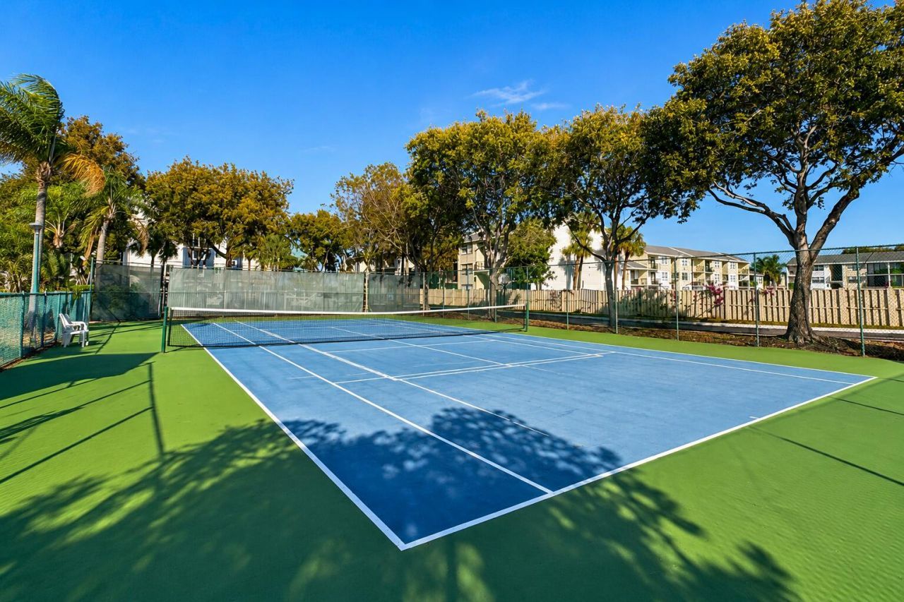 612 Executive Center Drive, Unit 207, West Palm Beach, FL 33401 Photo
