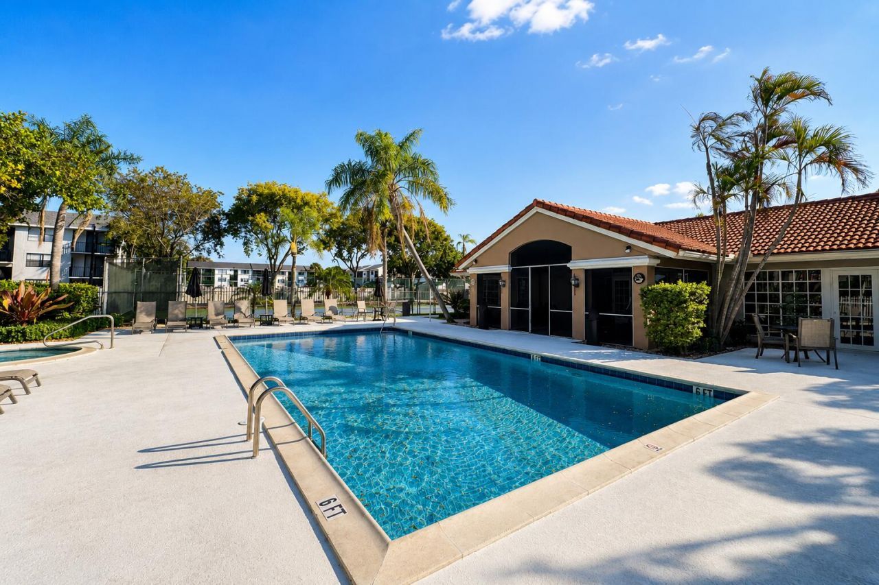 612 Executive Center Drive, Unit 207, West Palm Beach, FL 33401 Photo