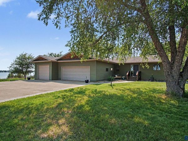 6767 Wicklow Hills Ln, Wentworth, SD 57075