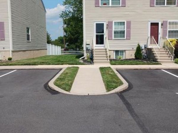 12 CARRIAGE KNOLL COURT , LANGHORNE, PA 19047