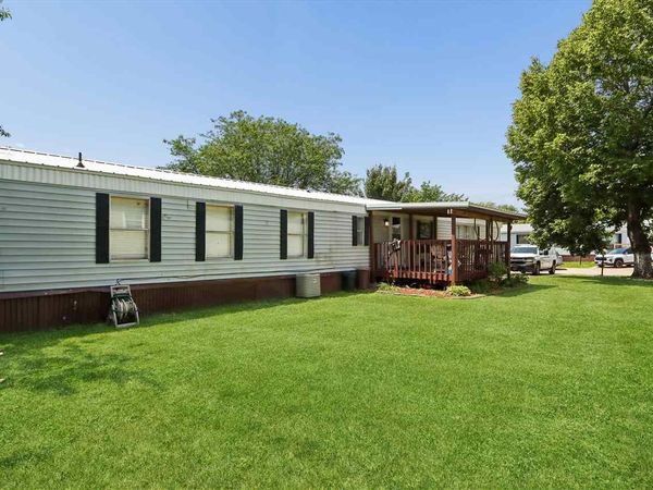 10 Erobi Ln, Iowa City, IA 52240