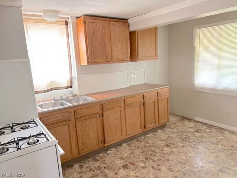 627 Roscoe Avenue, Akron, OH 44306 Photo 14