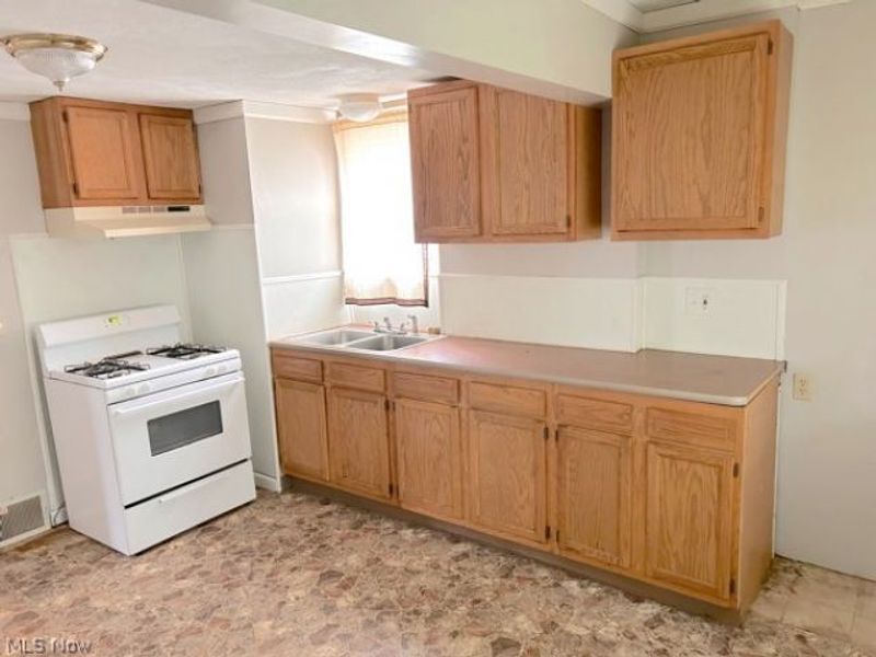 627 Roscoe Avenue, Akron, OH 44306 Photo 15