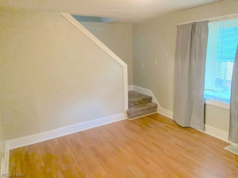627 Roscoe Avenue, Akron, OH 44306 Photo 5