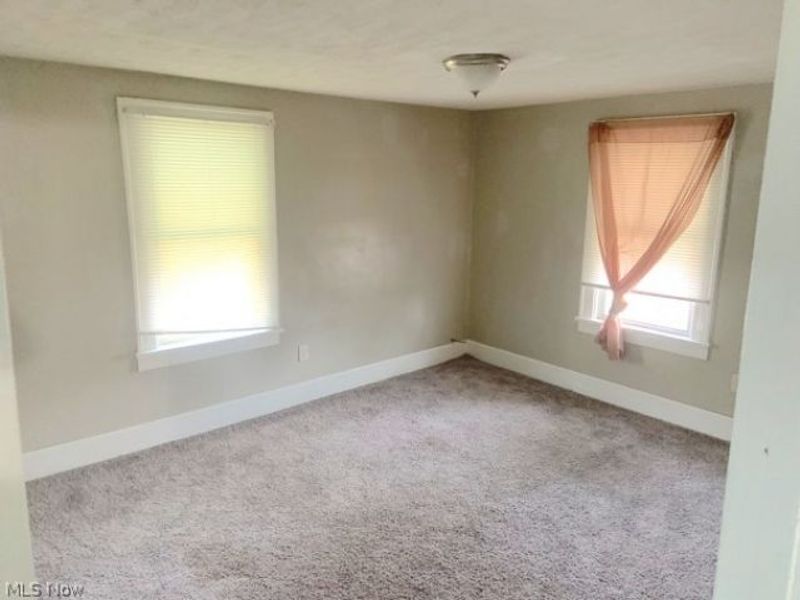 627 Roscoe Avenue, Akron, OH 44306 Photo 6