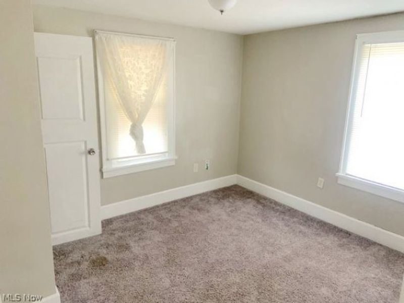 627 Roscoe Avenue, Akron, OH 44306 Photo 8