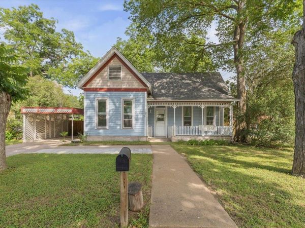 207 Hudgins ST, Smithville, TX 78957