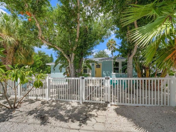 932 HIGHLAND AVENUE , DUNEDIN, FL 34698