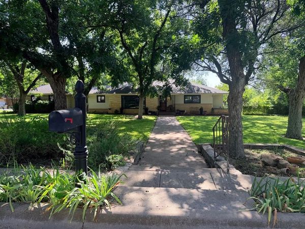 804 N Elm Street, Comanche, TX 76442