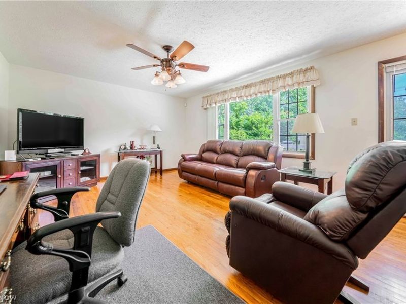 4760 Oster Road, Sheffield Village, OH 44054 Photo 9