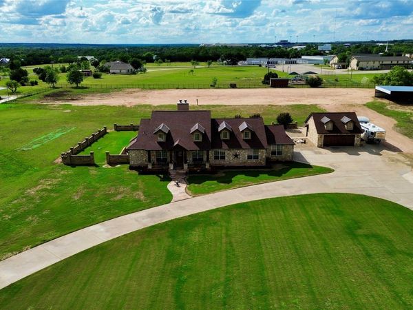 106 Deep Lake DR, Liberty Hill, TX 78642