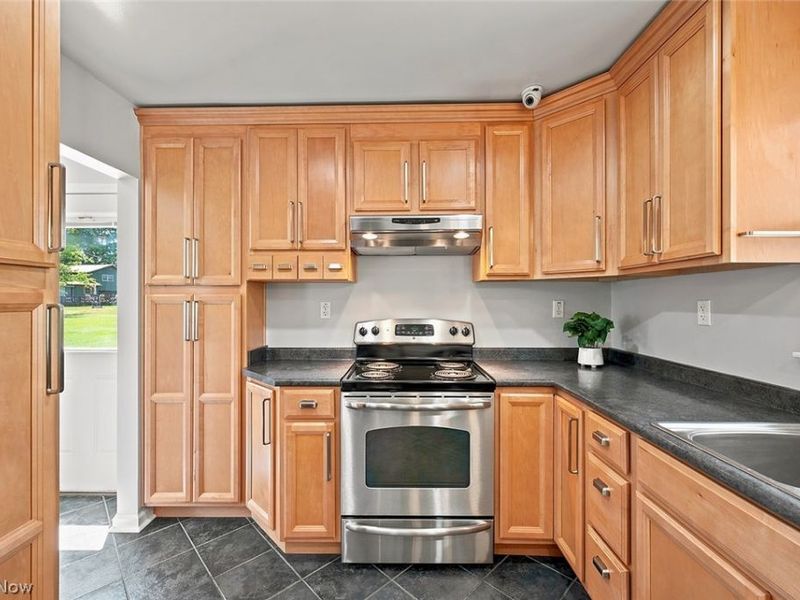 7562 Richmond Road, Oakwood Village, OH 44146 Photo 12