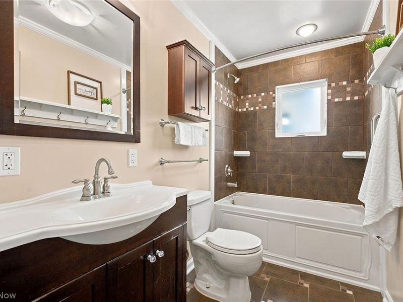 7562 Richmond Road, Oakwood Village, OH 44146 Photo 16