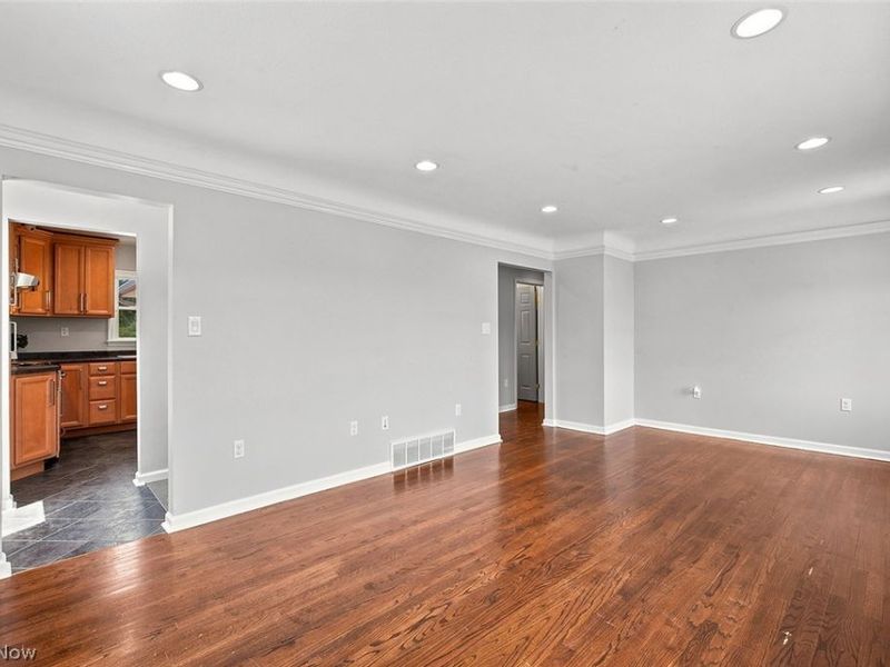 7562 Richmond Road, Oakwood Village, OH 44146 Photo 6
