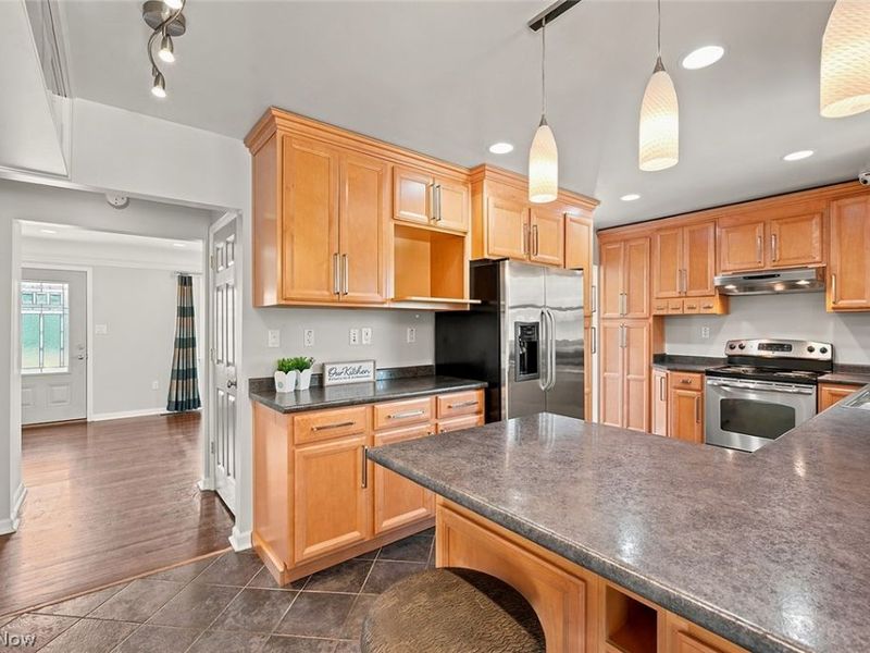 7562 Richmond Road, Oakwood Village, OH 44146 Photo 7