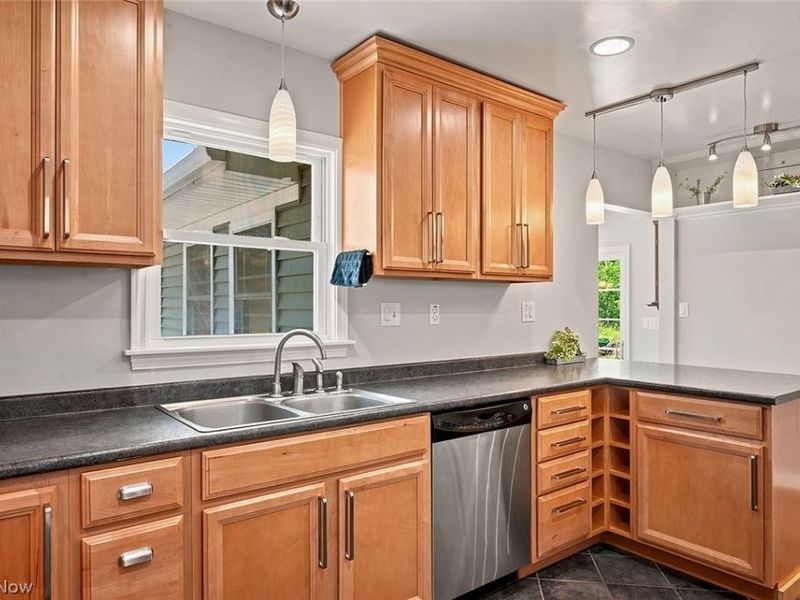 7562 Richmond Road, Oakwood Village, OH 44146 Photo 8