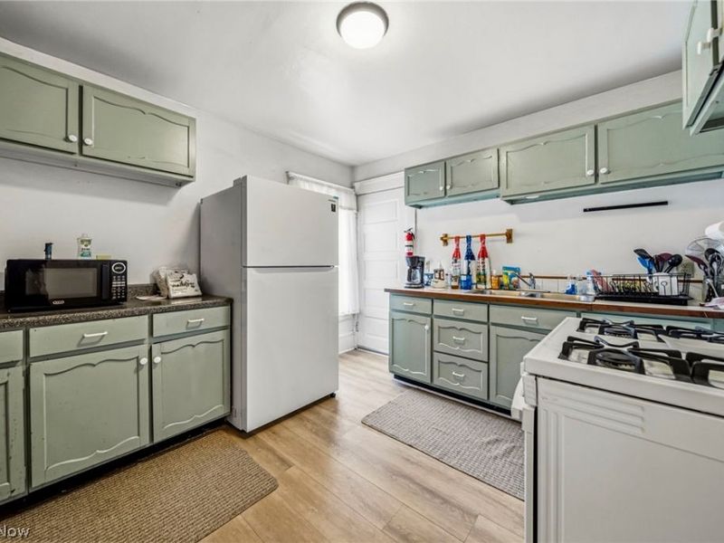 801 E 157 Street, Cleveland, OH 44110 Photo 24