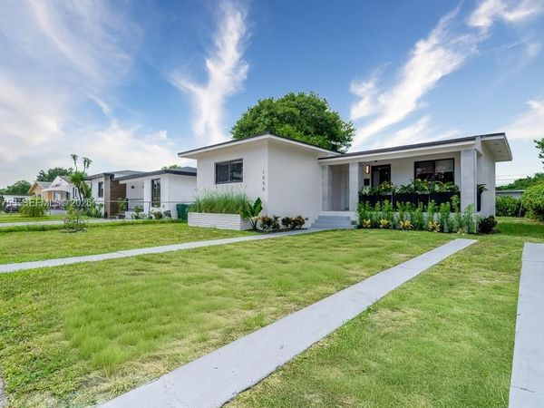 1550 NW 52nd St , Miami, FL 33142