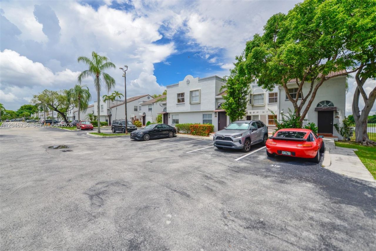 4990 NW 97th Pl , Unit 314, Doral, FL 33178 Photo