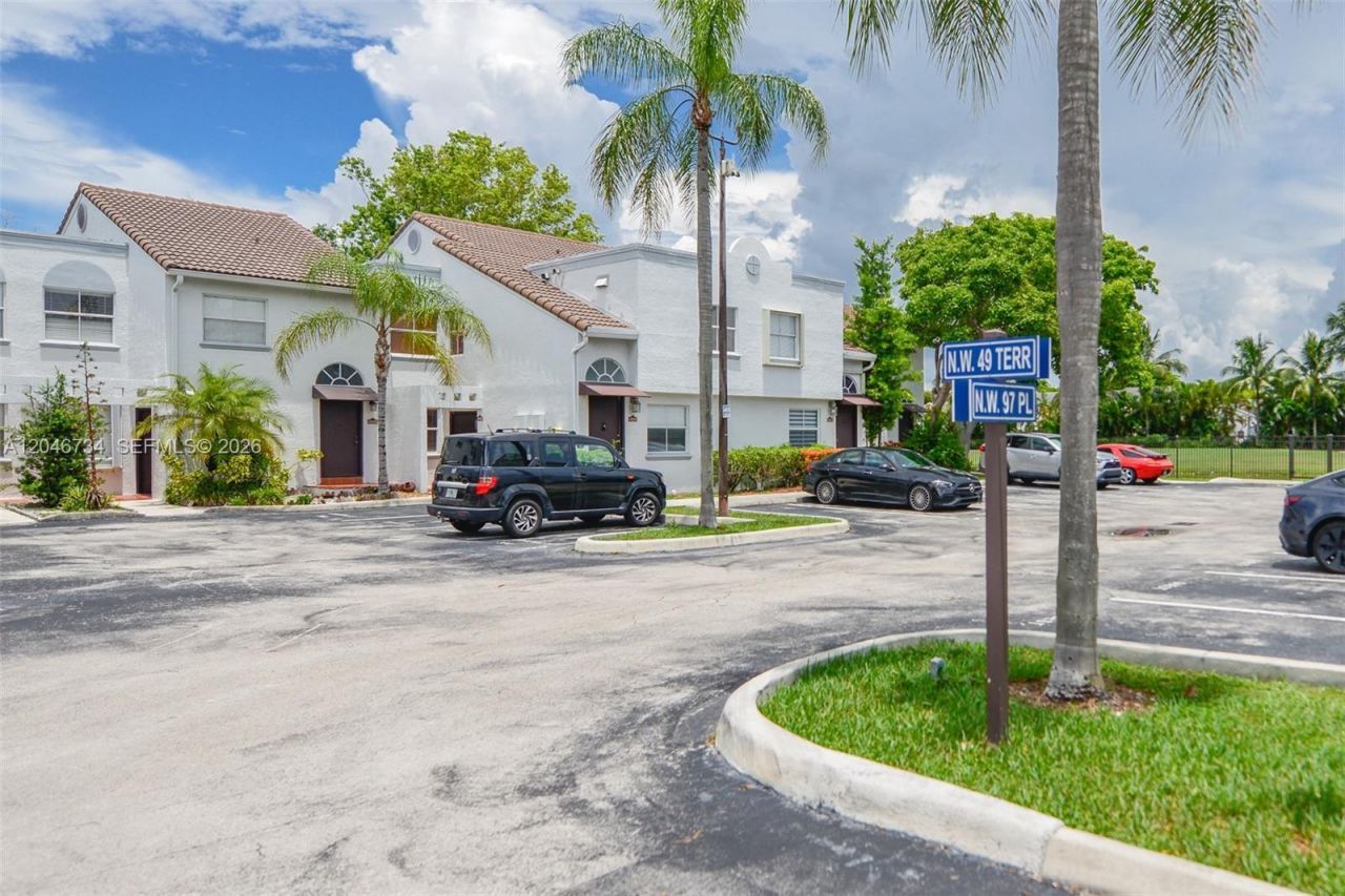 4990 NW 97th Pl , Unit 314, Doral, FL 33178 Photo