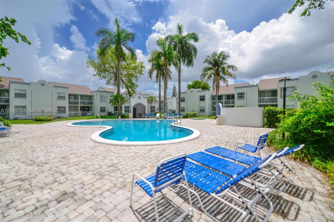 4990 NW 97th Pl , Unit 314, Doral, FL 33178 Photo