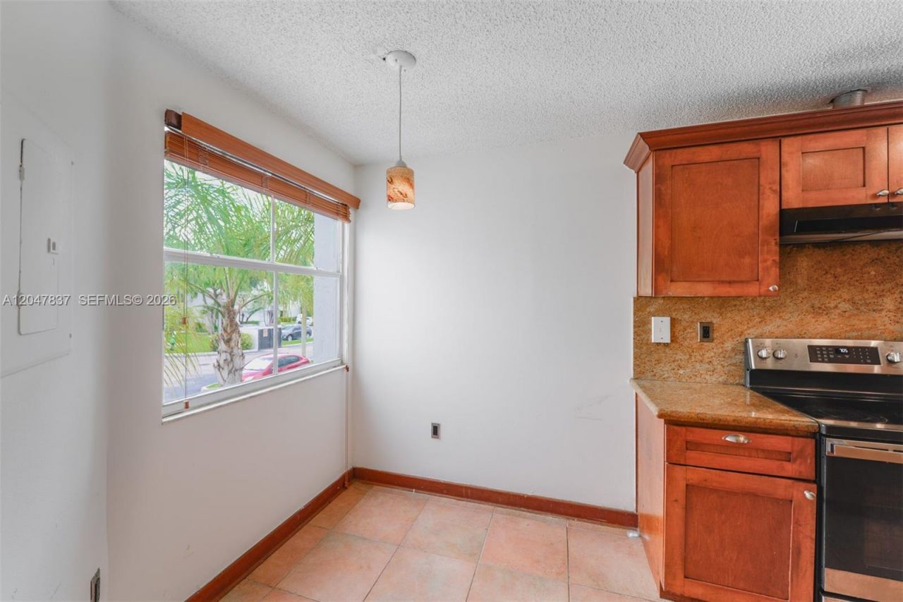 4990 NW 97th Pl , Unit 314, Doral, FL 33178 Photo