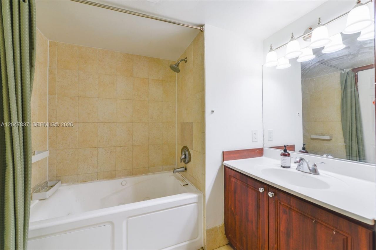 4990 NW 97th Pl , Unit 314, Doral, FL 33178 Photo