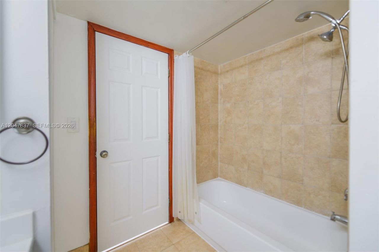 4990 NW 97th Pl , Unit 314, Doral, FL 33178 Photo