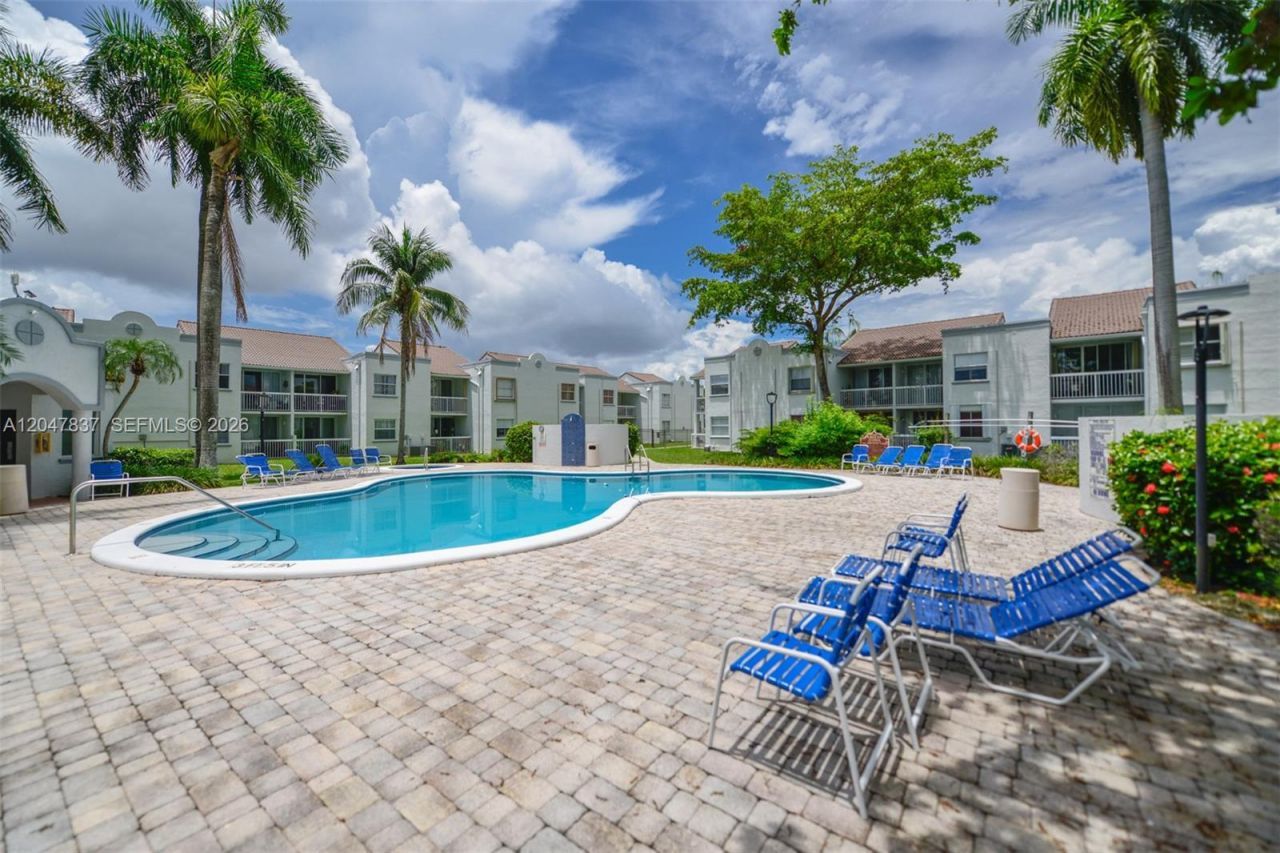 4990 NW 97th Pl , Unit 314, Doral, FL 33178 Photo