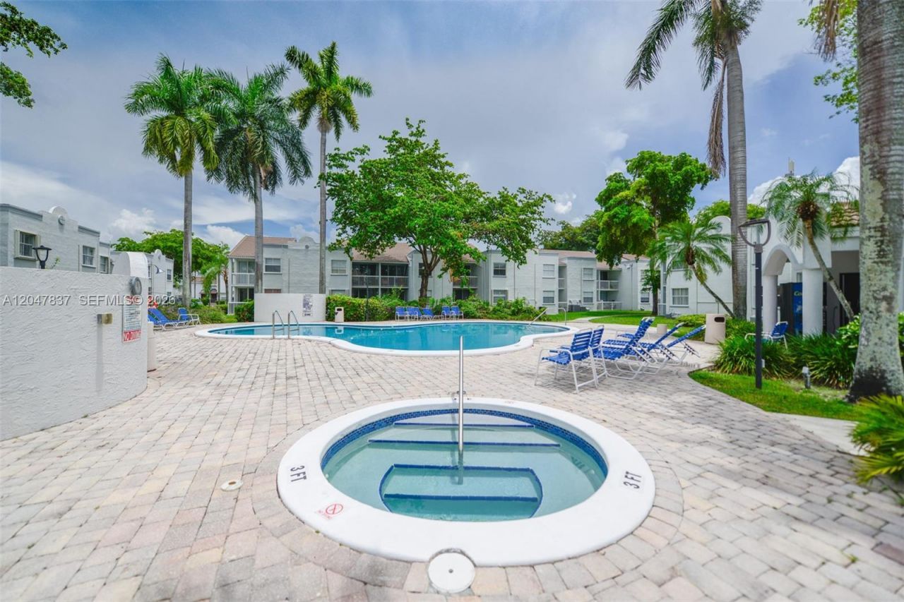 4990 NW 97th Pl , Unit 314, Doral, FL 33178 Photo