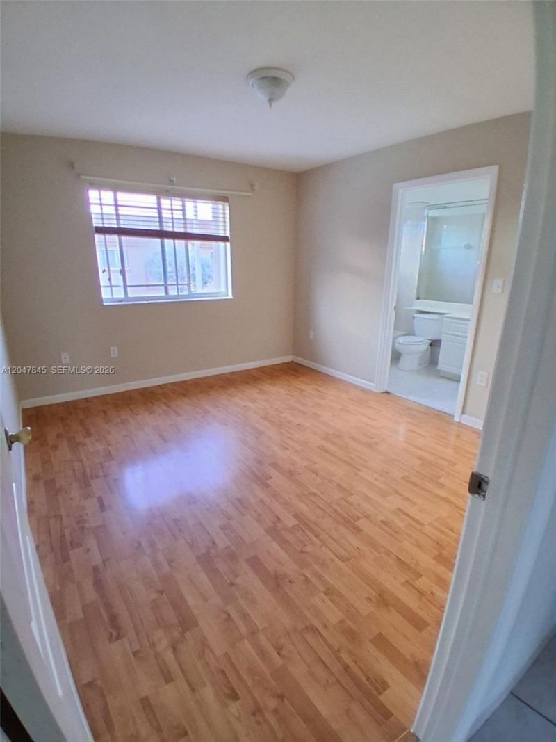 17318 NW 74th Ave, Unit 202, Hialeah, FL 33015 Photo