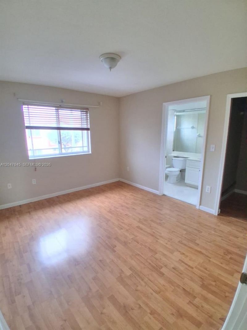 17318 NW 74th Ave, Unit 202, Hialeah, FL 33015 Photo