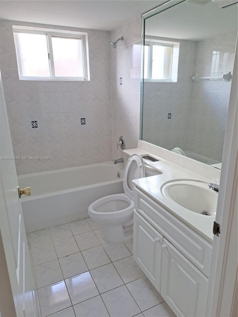 17318 NW 74th Ave, Unit 202, Hialeah, FL 33015 Photo