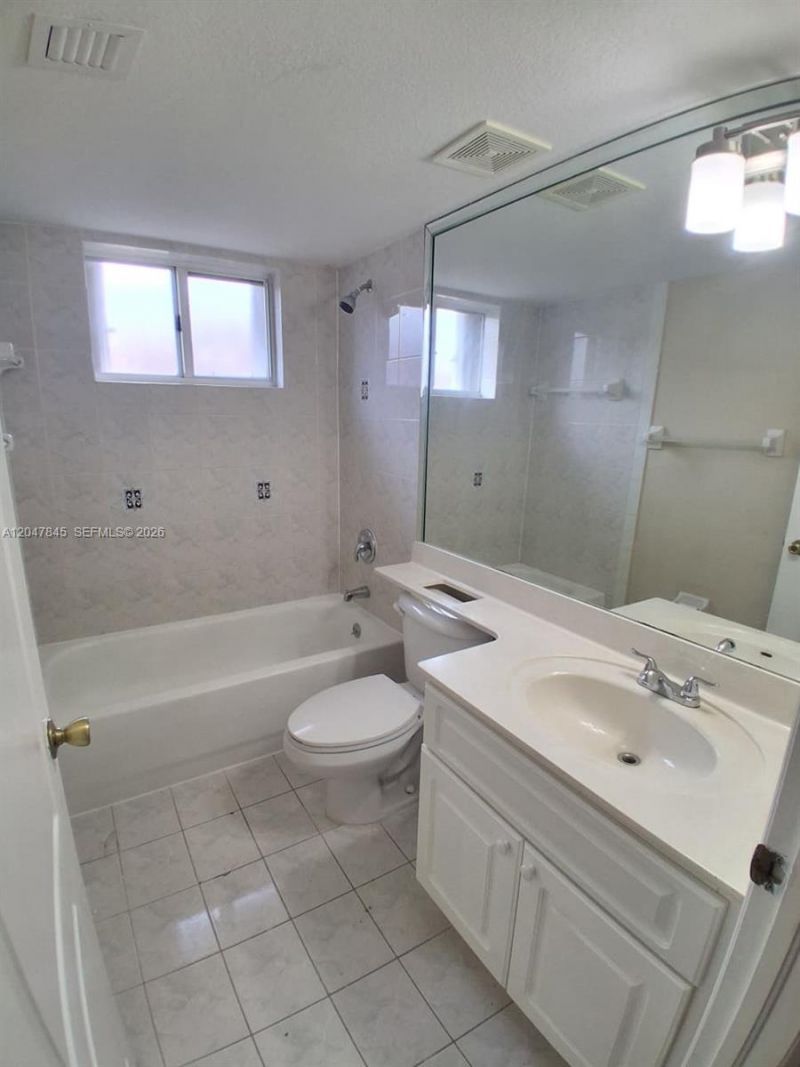 17318 NW 74th Ave, Unit 202, Hialeah, FL 33015 Photo