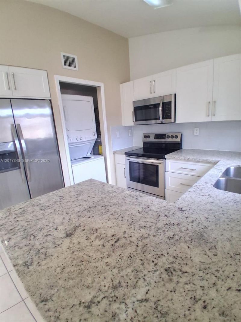 17318 NW 74th Ave, Unit 202, Hialeah, FL 33015 Photo