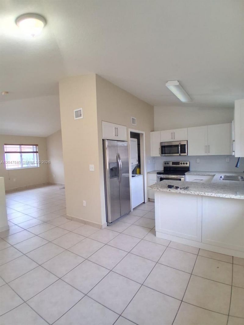 17318 NW 74th Ave, Unit 202, Hialeah, FL 33015 Photo